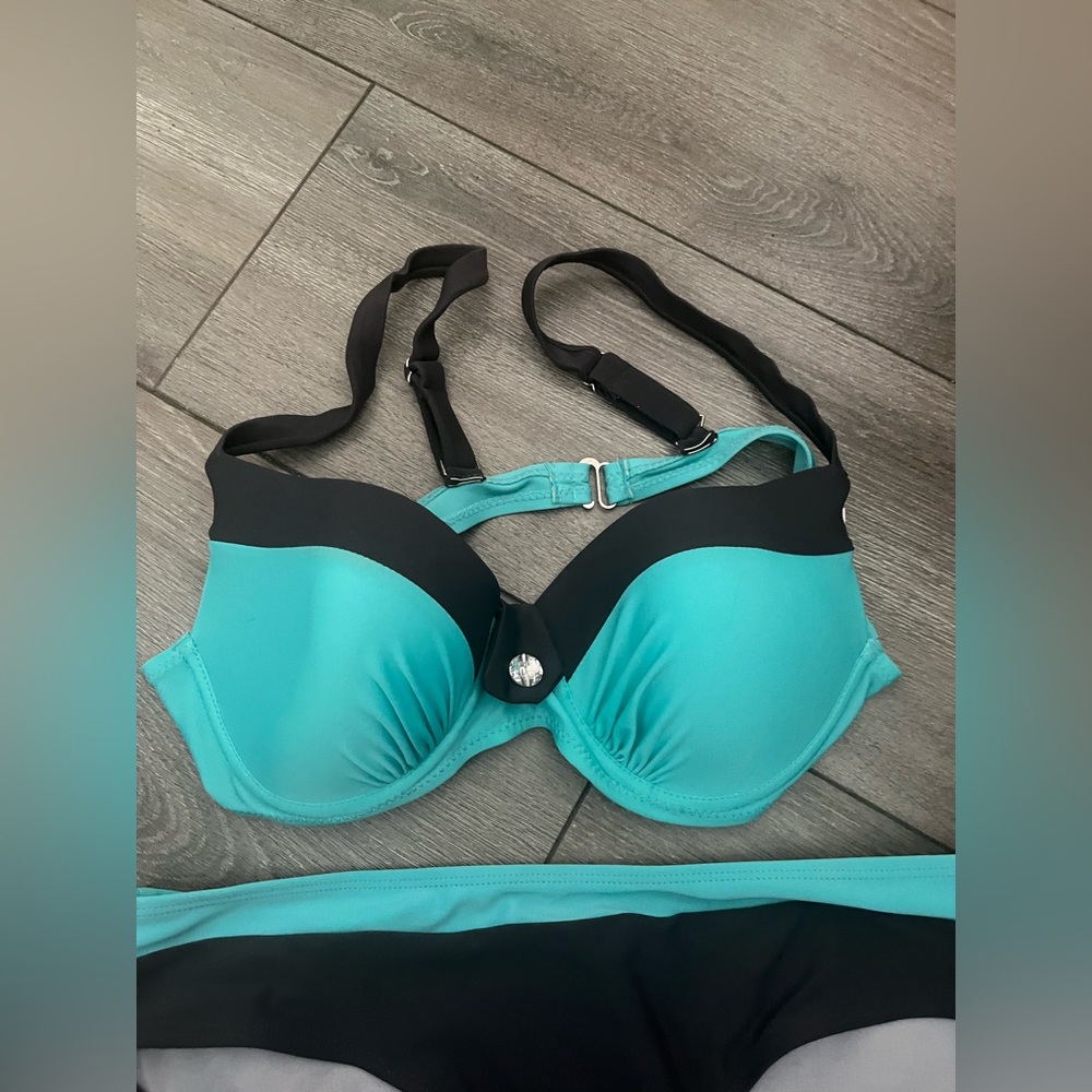 Bikini - Picture 7 of 7